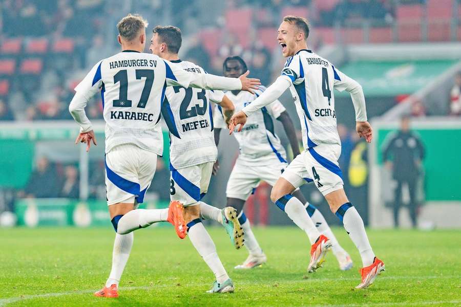 Der HSV jubelt beim Anschluss gegen Freiburg.