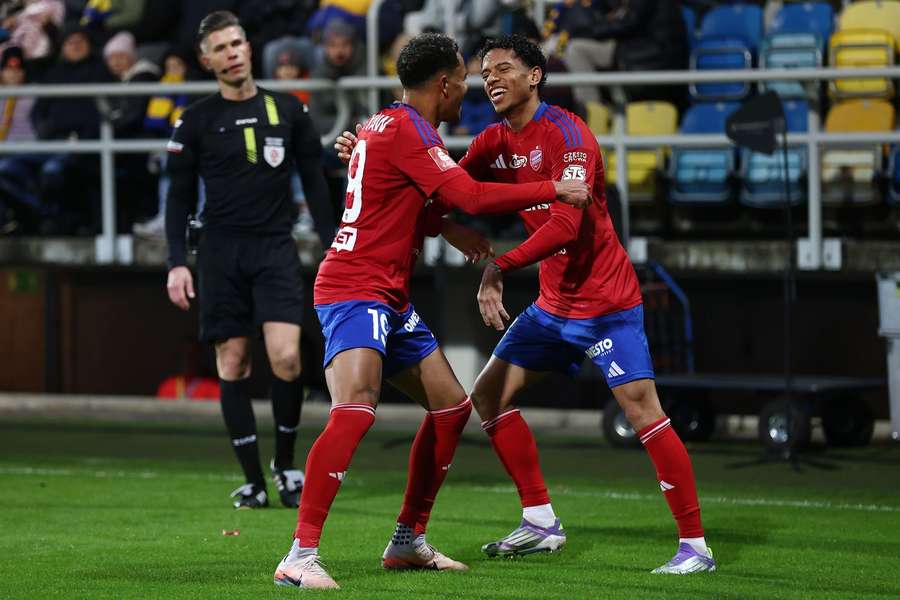 Niedziela z Ekstraklasą: Twierdza Gdynia padła, Raków znokautował Arkę i wraca do czołówki