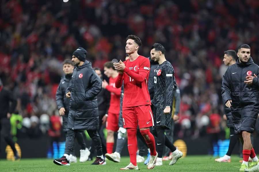Deniz Gül ao serviço da Turquia