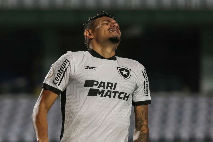 Em jogo morno, São Paulo fica no 0 x 0 com o líder Botafogo