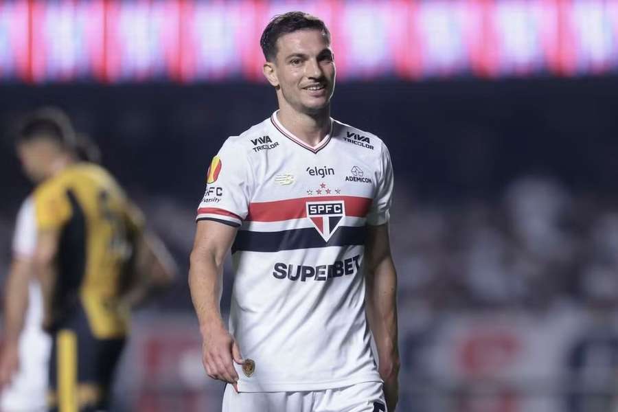 Cédric Soares mudou-se para o Brasil em 2025
