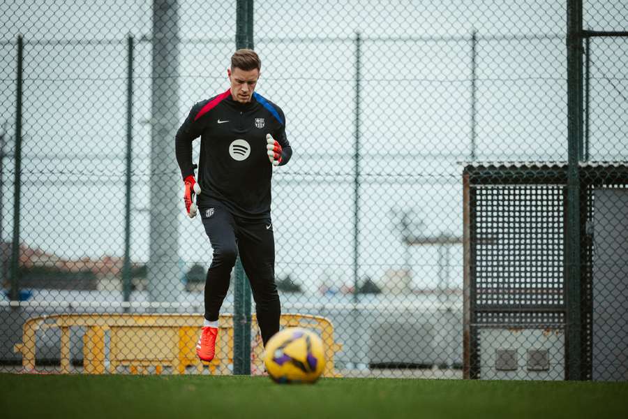 Marc-André ter Stegen trénuje od začátku přípravy o samotě.