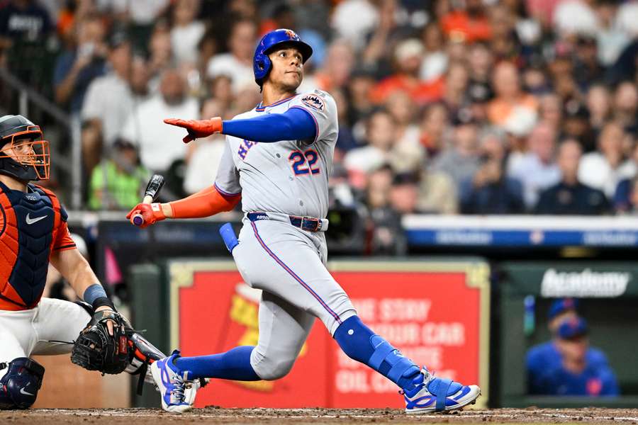 New York Mets Juan Soto hitting a home run in the second game of the 2025 season