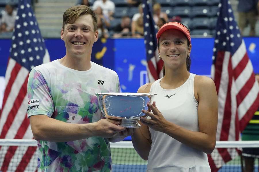 Harri Heliovaara en Anna Danilina met de trofee