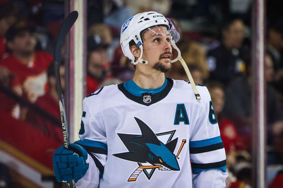 Změní Karlsson před novou sezonou dres v NHL?