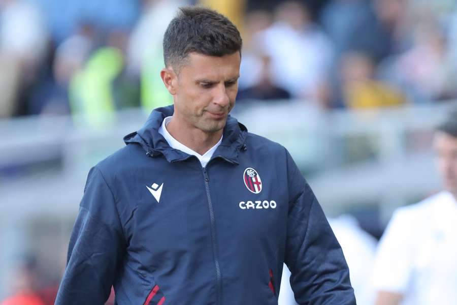 Thiago Motta estreia com derrota no comando do Bologna