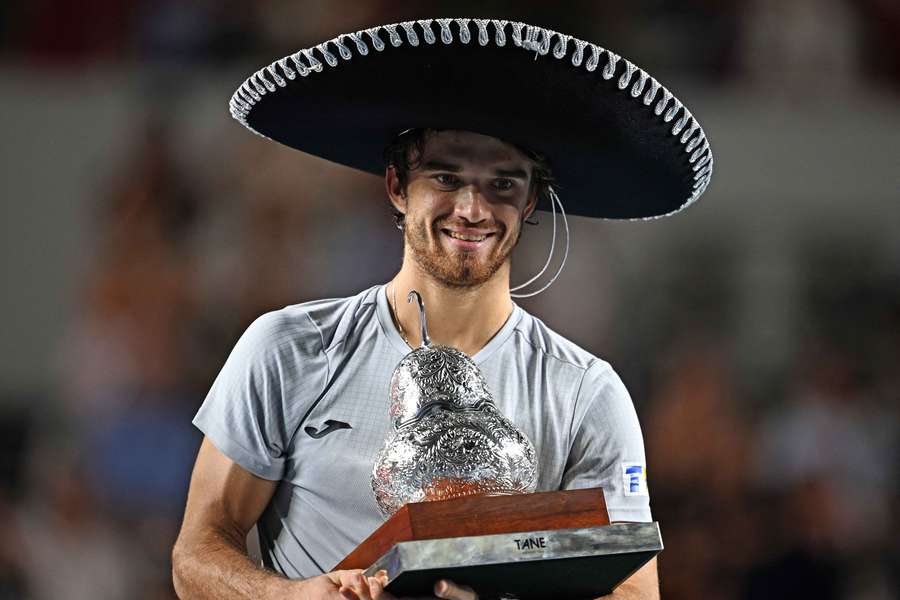 Tenis Flash: Machac z pierwszym triumfem w karierze, Majchrzak odpadł w półfinale