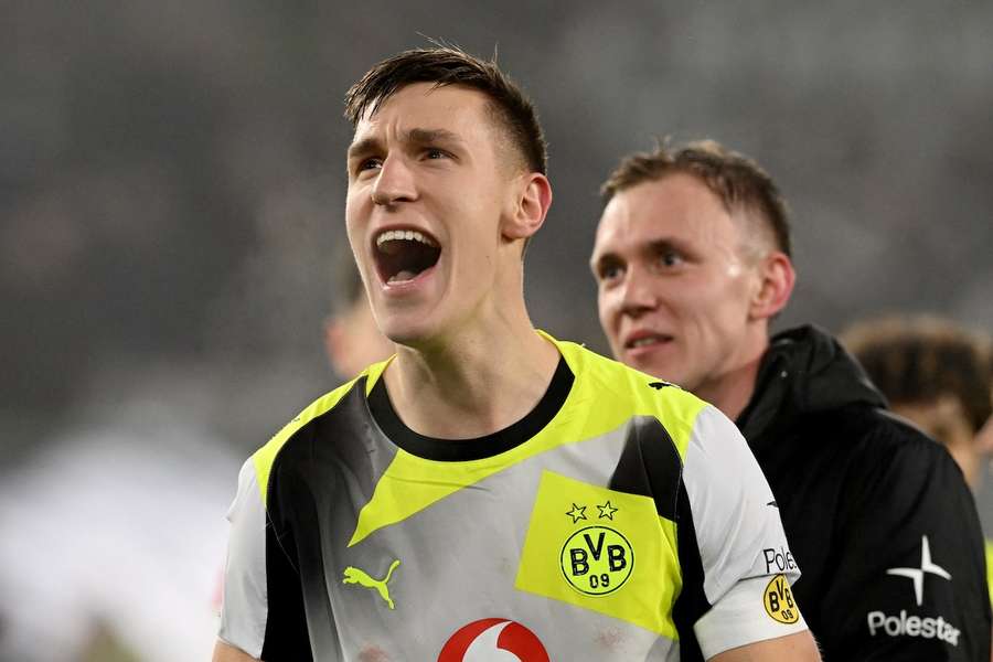 Nico Schlotterbeck und Borussia Dortmund bejubeln einen wichtigen Sieg in Wolfsburg.