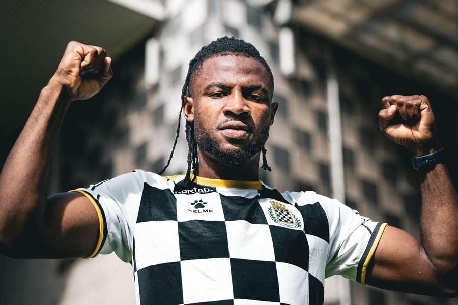 Sidoine Fogning assinou pelo Boavista Sidoine Fogning assinou pelo Boavista
