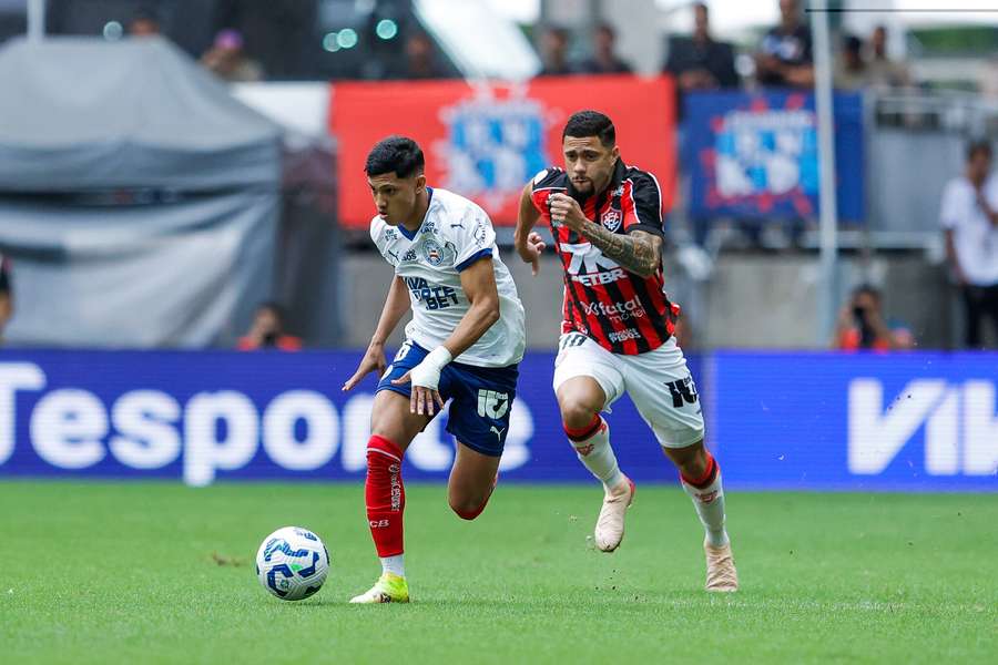 Bahia ficou na frente por duas vezes com um jogador a menos