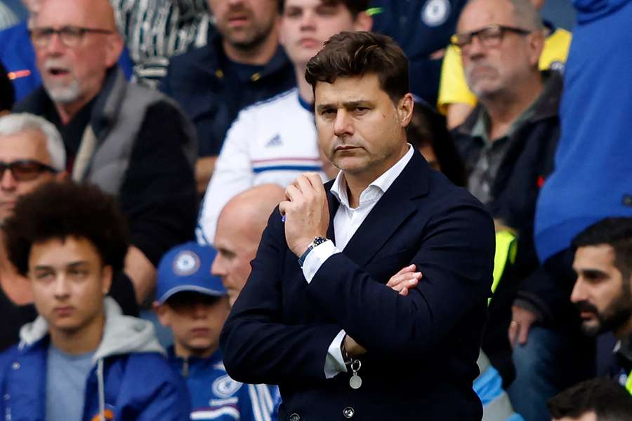 Pochettino durante o jogo contra o Aston Villa