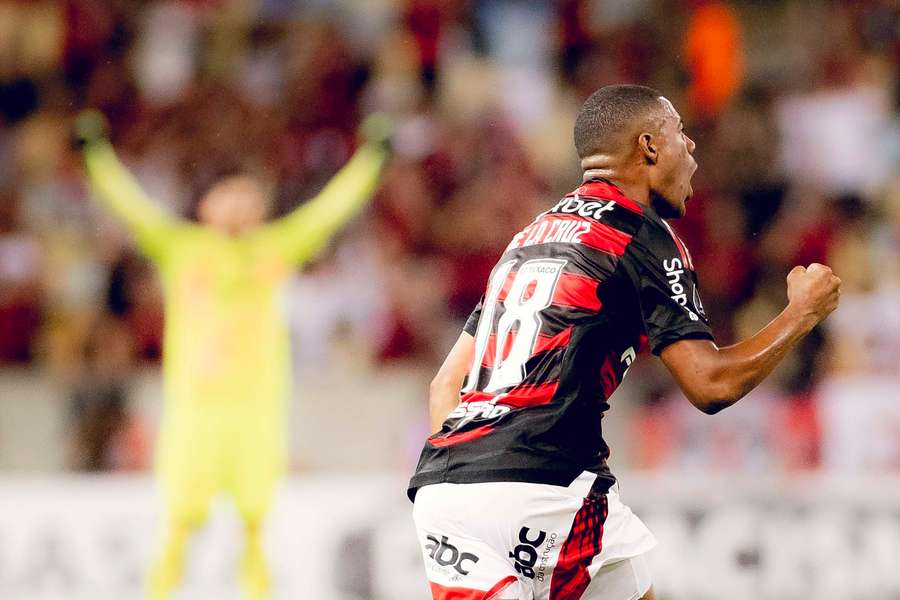 De La Cruz fez o gol do Fla na derrota para o Central Córdoba