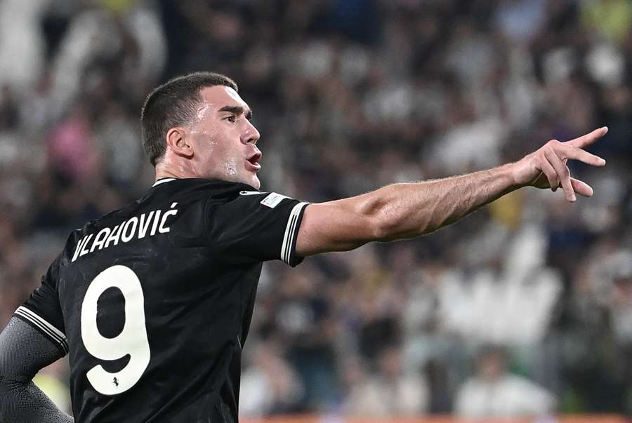 Vlahovičovi v létě končí smlouva s Juventusem. Vlahovičovi v létě končí smlouva s Juventusem.