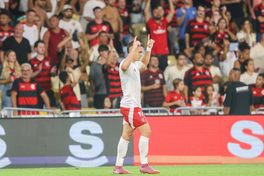 Borré abriu o placar em Flamengo 1x1 Inter