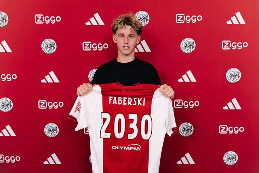 Ajax Amsterdam z nową umową dla Faberskiego. "Wreszcie wejdzie do pierwszej drużyny"