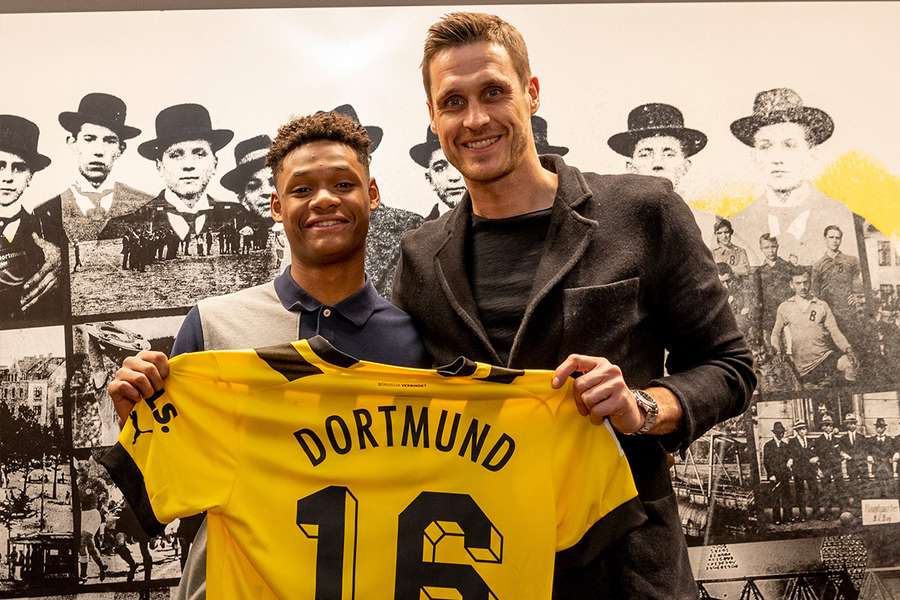 Oficial: Julien Duranville, de 16 anos, é reforço do Borussia Dortmund