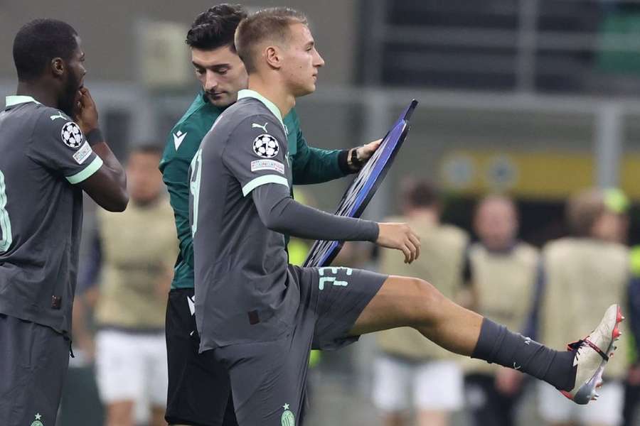 Camarda entrou em campo no lugar de Morato, na partida contra o Club Brugge