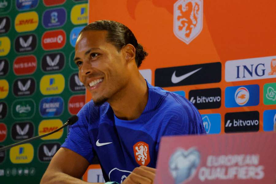 Virgil Van Dijk na coletiva de imprensa da Holanda no sábado