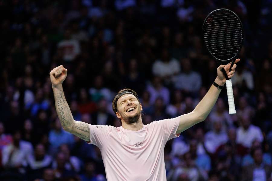 Alexander Bublik battled back to defeat Alex de Minaur on Friday in Paris Alexander Bublik battled back to defeat Alex de Minaur on Friday in Paris