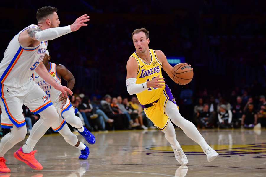 Isaiah Hartenstein (l.) im Duell mit Luke Kennard (r.)