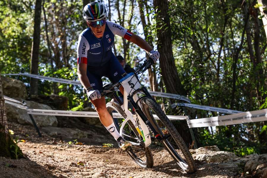 Wereldkampioene Ferrand-Prévot op de fiets