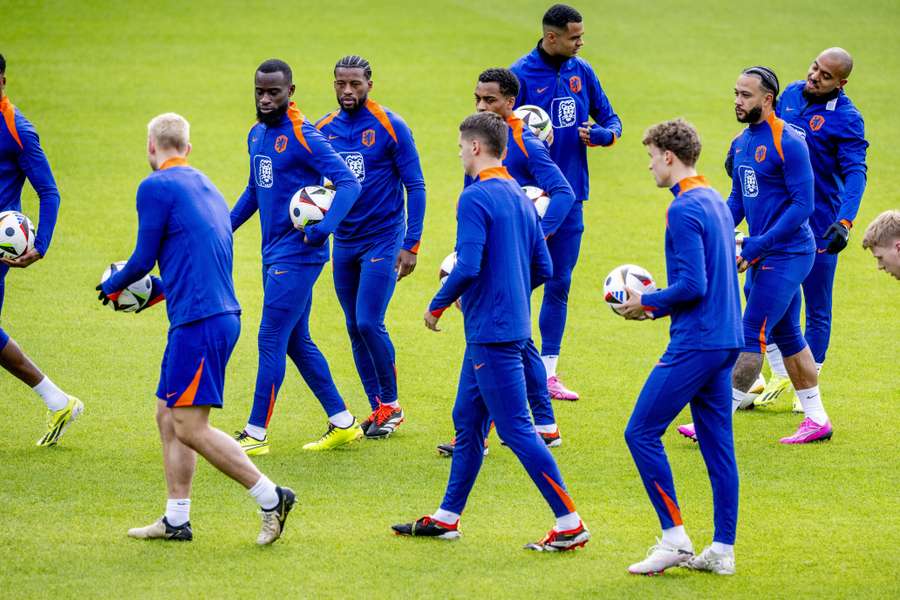 Het Nederlands elftal gaat een wedstrijd spelen in het Philips Stadion