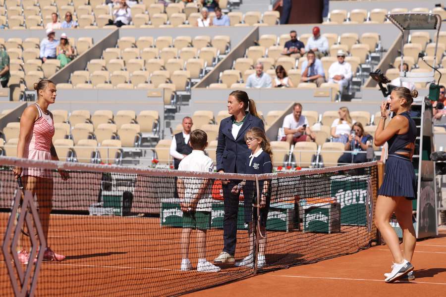 Keine Handschlag: Kostjuk wird bei brisantem Duell gegen Sabalenka ausgebuht