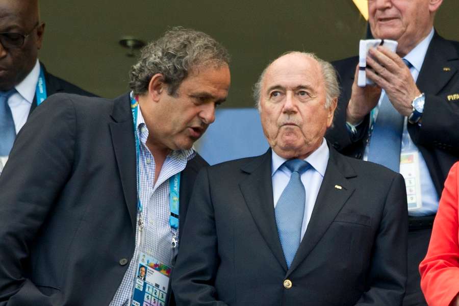 Michel Platini a Sepp Blatter na archivním snímku.