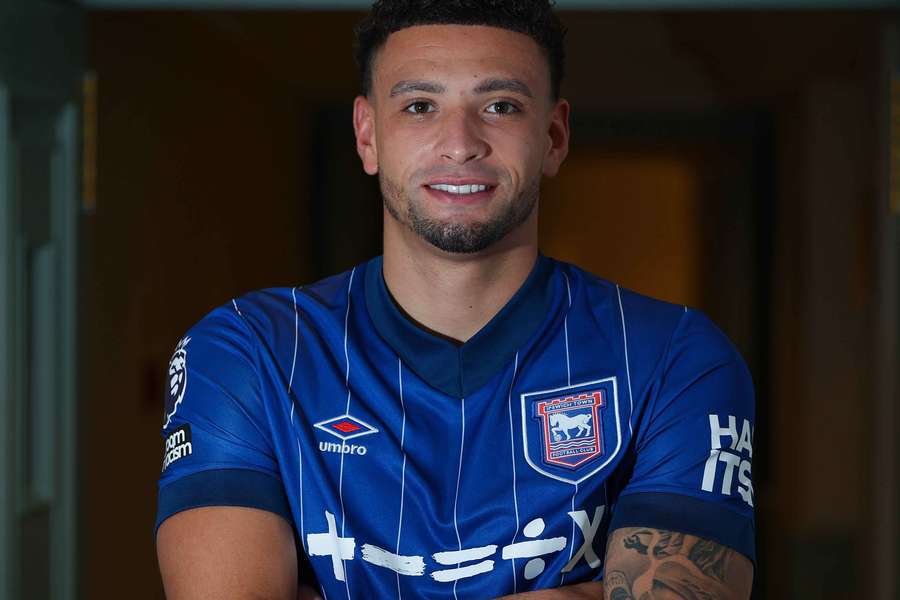 Ben Godfrey chega ao Ipswich cedido pela Atalanta