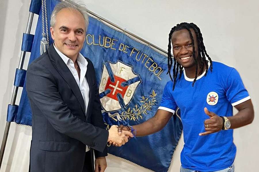 Patrick Morais de Carvalho, presidente do Belenenses, com Moha Keita