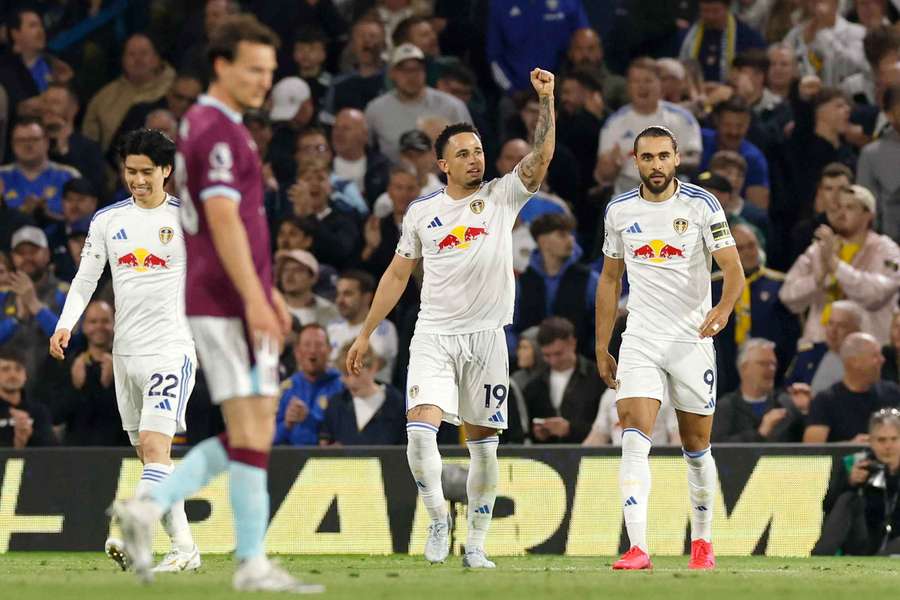 Okafor celebra su gol al Burnley