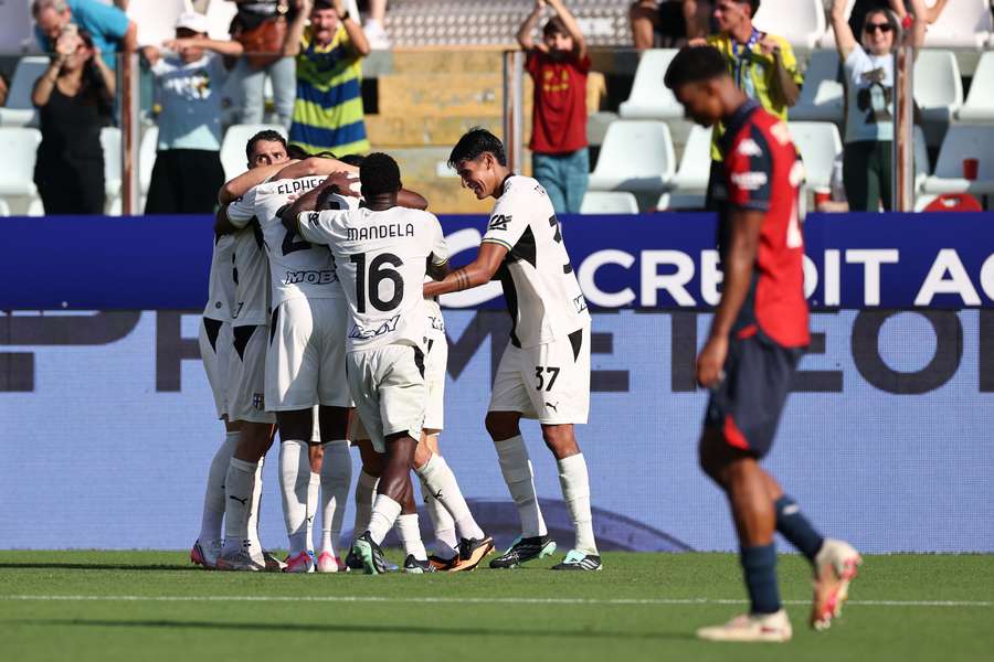 Parma a învins Genoa cu 2-1 Parma a învins Genoa cu 2-1