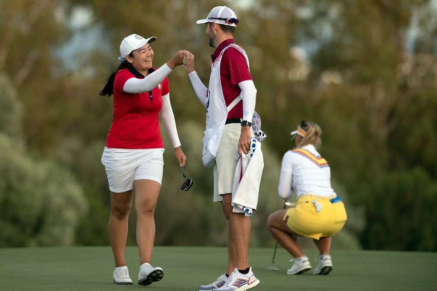 Team USA's Allisen Corpuz (L) 