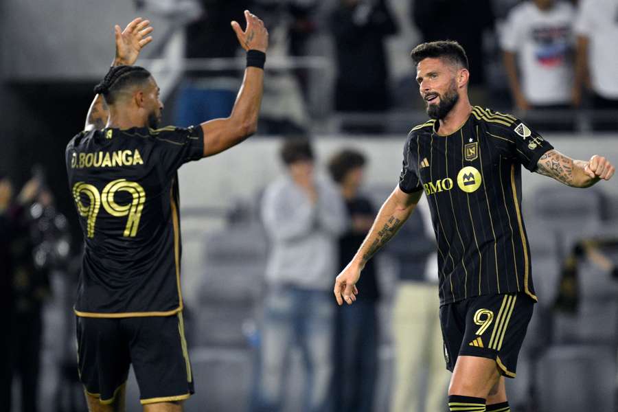 Olivier Giroud a festejar o seu golo.