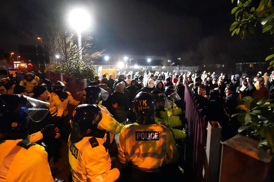 Poliția britanică a declarat sâmbătă că 46 de bărbați au fost inculpați