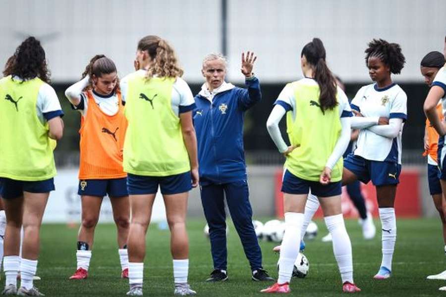 Marisa Gomes dá instruções à equipa