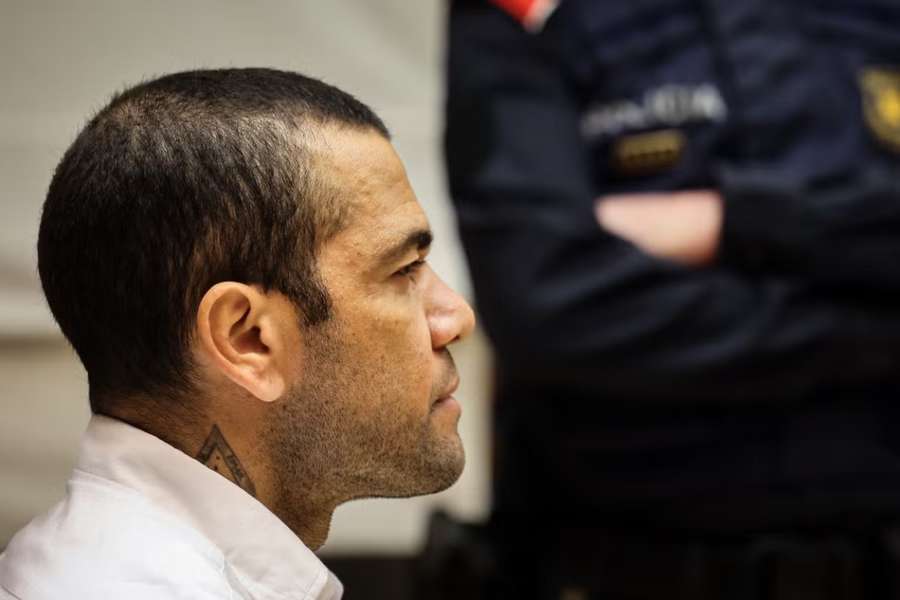 Dani Alves byl odsouzen na čtyři a půl roku za sexuální napadení.