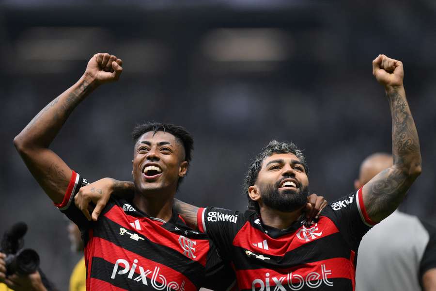 Bruno Henrique e Gabigol estão entre os maiores campeões da história do Flamengo