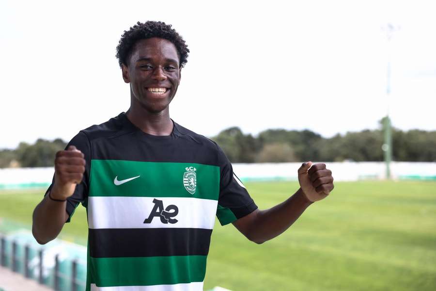 Gonçalo Correia, lateral-direito de 17 anos do Sporting