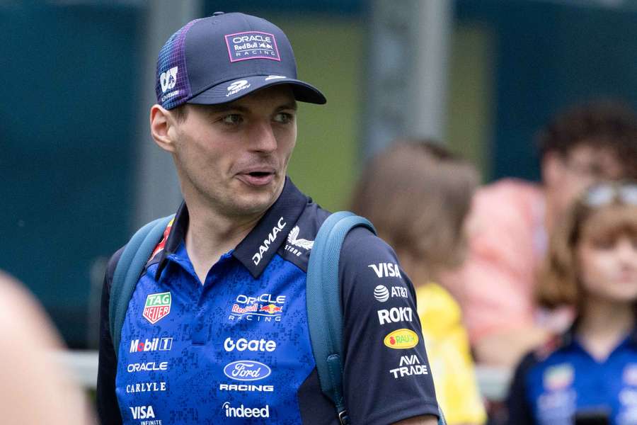 Verstappen se moja una vez más