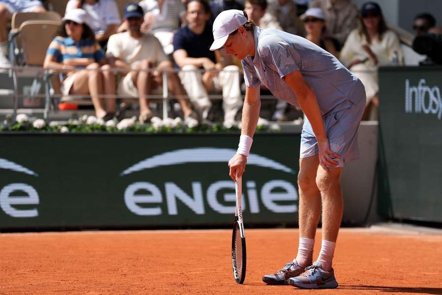 Lider światowego rankingu Sinner odpadł w drugiej rundzie French Open Lider światowego rankingu Sinner odpadł w drugiej rundzie French Open