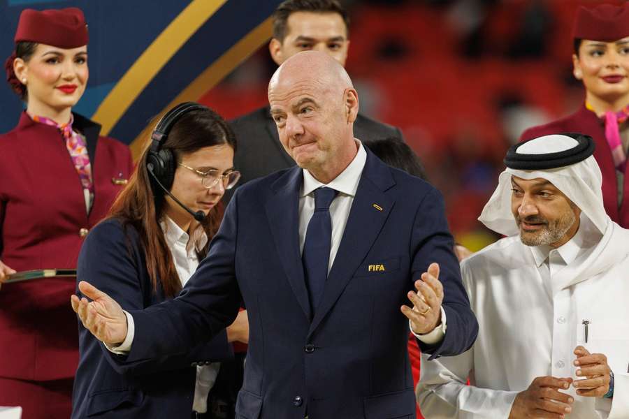 Infantino (m.) will die Ticketbeschwerden über die Verbandskontingente lösen