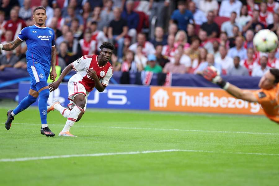 Ajax's Ghanaian midfielder Mohammed Kudus fires a shot past Rangers' Jon McLaughlin to make it 3-0.