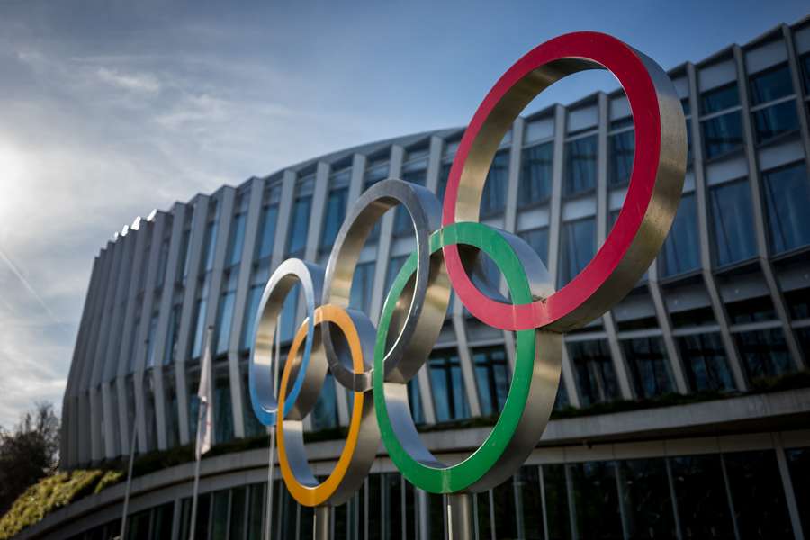Se zvonește că flacăra olimpică ar fi amplasată în fața Luvrului