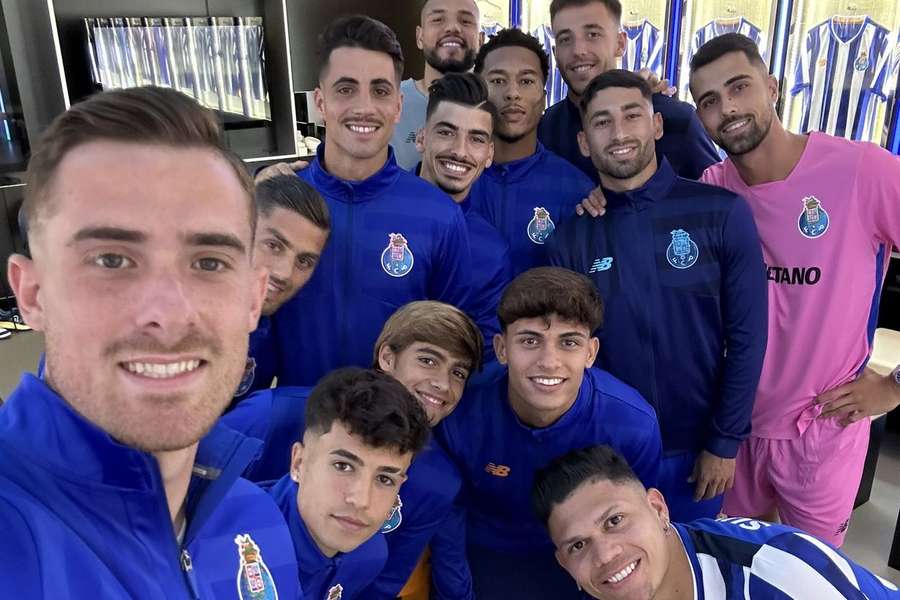 Toni Martínez: com os companheiros antes do desfile na baixa do Porto