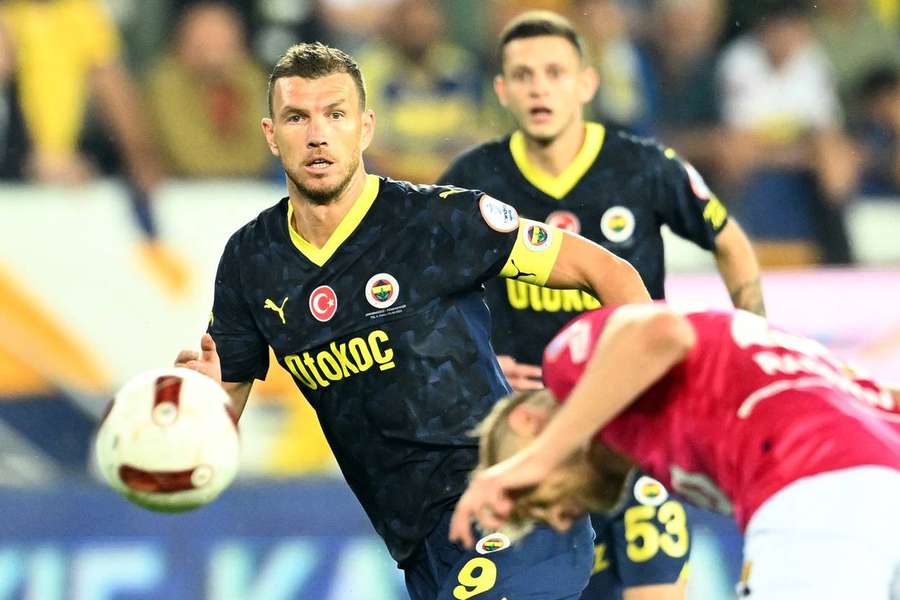 Edin Džeko bude postrachom trnavskej defenzívy.
