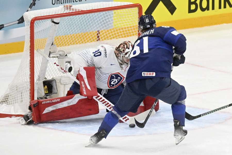 Juuso Parssinen scoring the game-winning goal in overtime