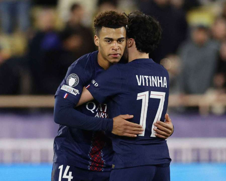 Doué e Vitinha no confronto