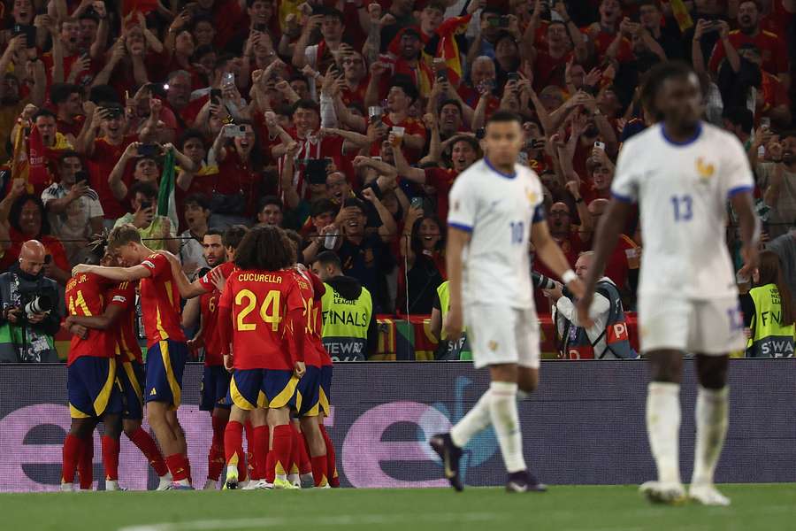A França saiu de uma humilhação para um quase milagre