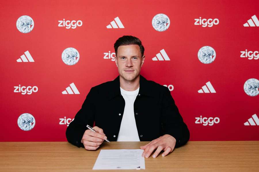 PŘESTUPY ONLINE: Slovan přivedl křídlo ze Španělska. Ter Stegen podepsal s Ajaxem PŘESTUPY ONLINE: Slovan přivedl křídlo ze Španělska. Ter Stegen podepsal s Ajaxem